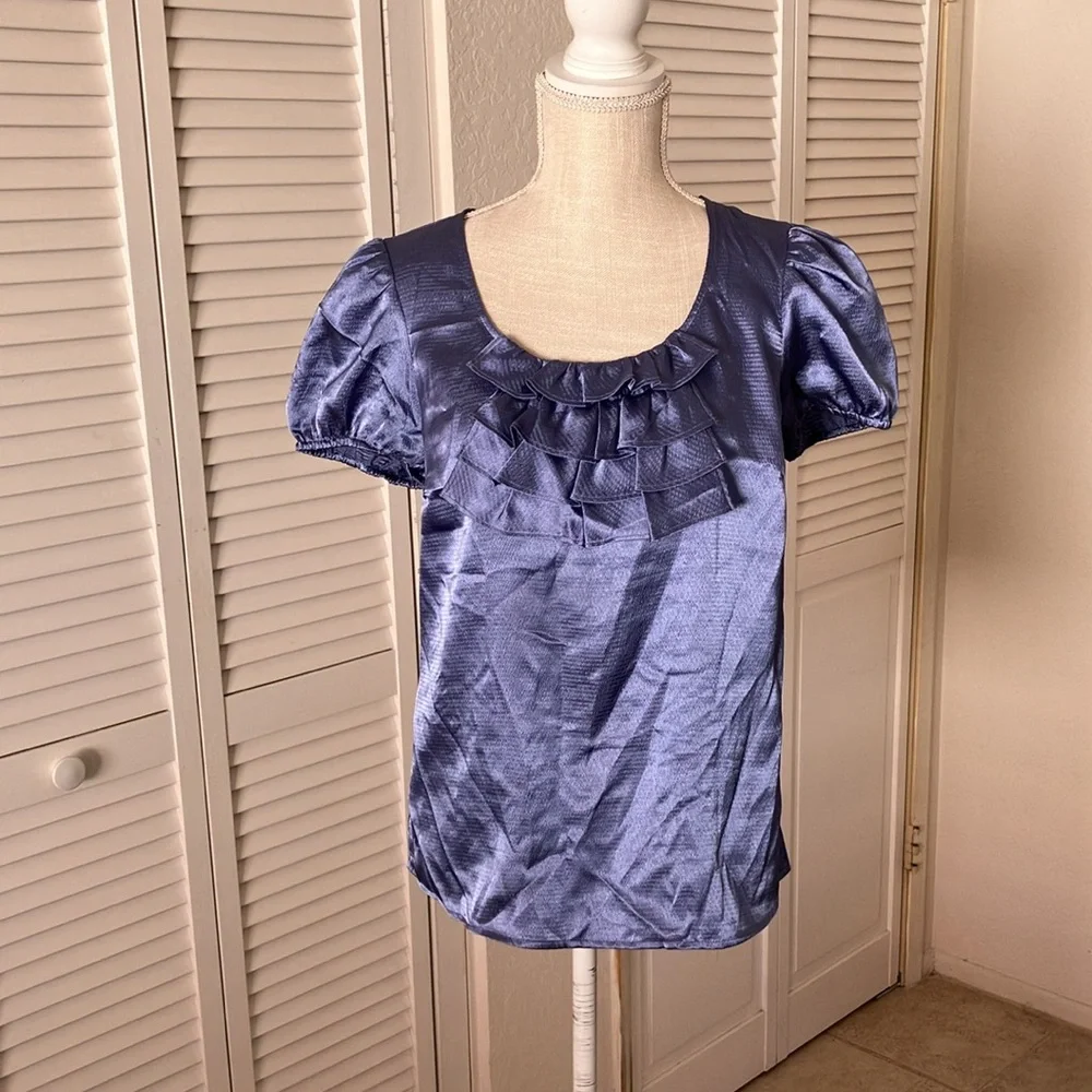 The Limited periwinkle‎ ruffle front purple blue short sleeve top size M NEW
